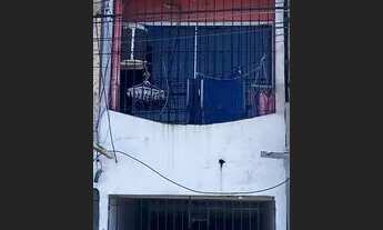 Imagem: Casa em canudos de três andares