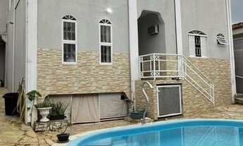 Imagem: Casa com piscina e churrasqueira, Jardim