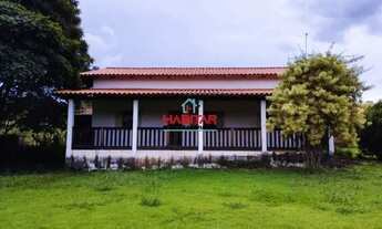 Imagem: Duas casas aconchegantes em terreno de 14.000m²