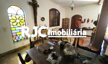 Imagem 2: Casa de condomínio para venda tem 200 metros quadrados com 3 quartos