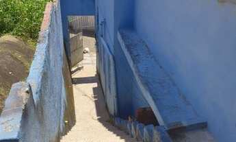 Imagem 2: Casa com 2 quarto toda gradeada e reformanda