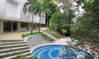 Imagem 2: Casa Térrea de Alto Padrão com 750 m², 3 suítes, 4 salas, piscina e 15 vagas no Barro Bran