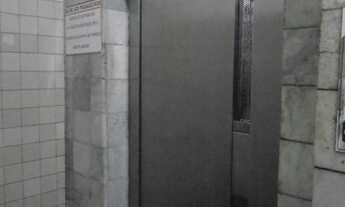 Imagem 3: Kitnet com 1 cômodo e 1 wc, área de 30m² e condomínio com elevador e zelador 24hrs, no Cen