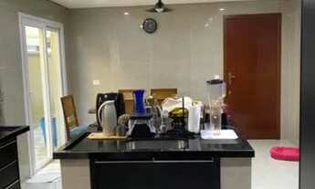 Imagem 4: Casa de condomínio para venda possui 240 metros quadrados com 3 quartos