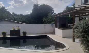 Imagem 2: Casa de condomínio para venda possui 250 metros quadrados com 5 quartos