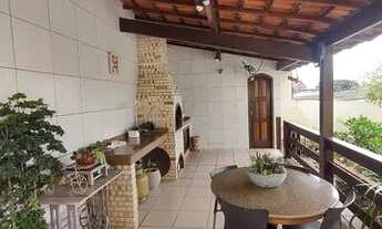 Imagem 2: Casa linear com 2 quartos, sendo 1 suíte, com quintal e piscina no Centro de Itaguaí