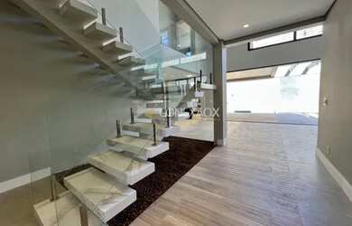 Imagem 7: Casa de condomínio para venda possui 357 metros quadrados com 4 quartos