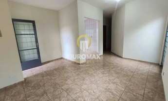 Imagem 4: Casa com 2 dormitórios para alugar, por R$ 1.000/mês - Vila São José - Ourinhos/SP