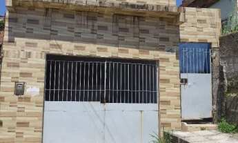 Imagem: Casa com 2 quarto toda gradeada e reformanda