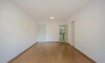 Imagem 2: Apartamento reformado e amplo com localização privilegiada