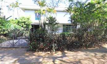 Imagem: Ótyimo sobrado ao lado da Praça Panamericana