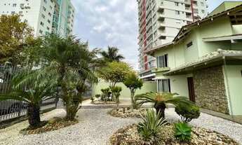 Imagem 2: Casa com 6 dormitórios no bairro Vila Operária em Itajaí