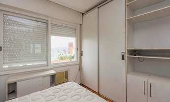 Imagem 6: Apartamento para aluguel possui 100 metros quadrados com 3 quartos em Petrópolis - Porto A