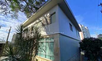 Imagem: Linda casa de esquina com belo projeto modernista