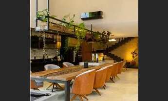 Imagem 6: Sobrado com 3 suítes, sendo 2 delas com sacada, projeto luminotécnico e piscina aquecida c