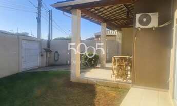 Imagem 3: Belíssima casa localizada na esquina da rua viabilizando uma área e um planejamento de con