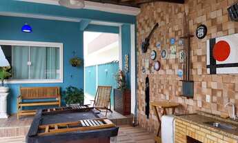 Imagem 2: Casa com piscina e churrasqueira entre a praia e a lagoa