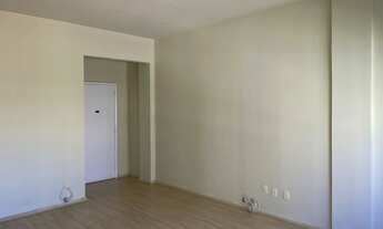 Imagem 2: ALUGO LEBLON são 3 quartos Sem Armários 2 Banheiros sociais e 2 VAGAS. PINTADO pronto para