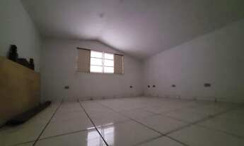 Imagem 4: Casa para aluguel possui 220 m2 com 04 quartos no Bairro Granada - Uberlândia - MG