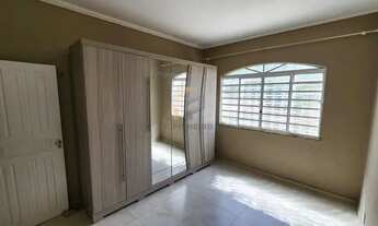 Imagem 5: Casa Jardim de Versalles / 03 quartos + 01 nos fundos / Rua fechada c/ guarita