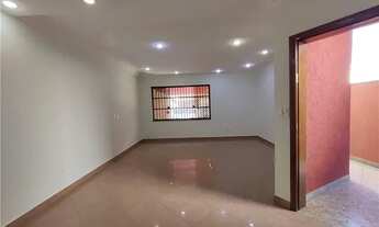 Imagem 5: Casa à venda com 3 quartos (1 suíte), Sala ampla, sala de jantar, churrasqueira, 2 vagas d