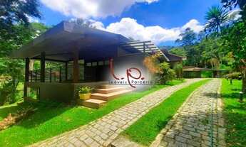 Imagem 2: Casa em Frente ao Lago para Locação por Temporada em Itaipava, 5 Qts (4 suítes), Mobiliada