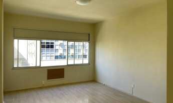 Imagem 3: ALUGO LEBLON são 3 quartos Sem Armários 2 Banheiros sociais e 2 VAGAS. PINTADO pronto para