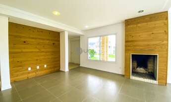 Imagem 3: Casa com 4 dormitórios sendo 3 suítes, piscina privativa e pé direito duplo. Cacupé