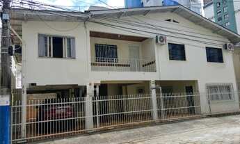 Imagem 2: Ótima casa para excursão no Centro de Balneário Camboriú!