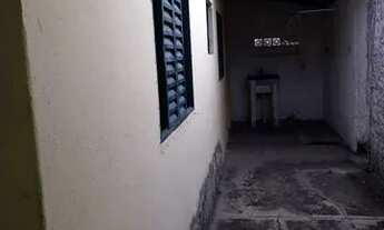 Imagem 2: Casa Térrea antiga para venda possui 167 m² de construção com 5 quartos