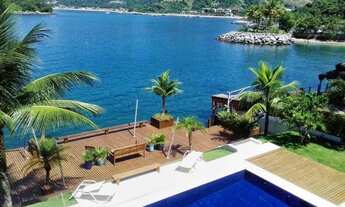 Imagem 3: Uma casa luxuosa, com 6 suítes, sala de jogos, sauna, cozinheira, deck para lancha