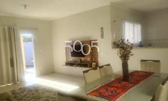 Imagem 4: Belíssima casa localizada na esquina da rua viabilizando uma área e um planejamento de con