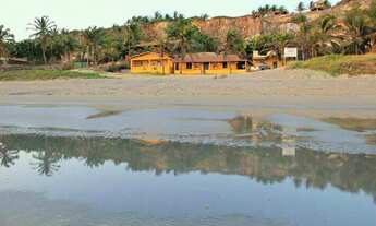 Imagem: Vendo casa de frente para o mar, localizada