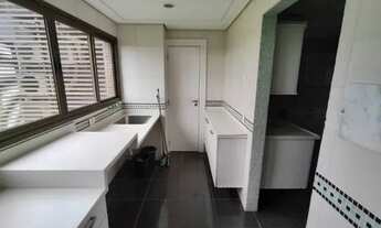 Imagem 3: Cobertura Varandas do Rio Negro, 3 suítes, com armários na cozinha. 230m2