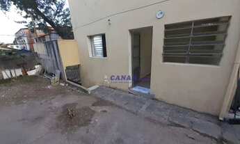 Imagem 5: Casa compartilhada para locação com quarto, cozinha, banheiro e área de serviços