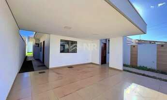 Imagem 2: Venda] Casa térrea à venda no bairro Monte Carlo