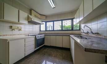 Imagem 4: Apartamento para venda possui 304m² com 4 quartos (4 suítes), 5 vagas e depósito individua