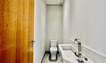 Imagem 7: Casa Térrea com Fachada Imponente com Pele de Vidro - 3 Suítes - Escritório