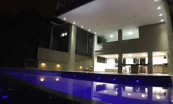 Imagem 3: Aluga casa maravilhosa no condomínio Aruã Lagos II, 3 suítes, 450 m², piscina, 5 vagas