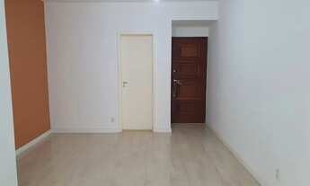 Imagem 3: Apartamento com 110m2, frente, varandão, armários nos quartos