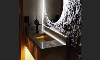 Imagem 3: Sobrado com 3 suítes, sendo 2 delas com sacada, projeto luminotécnico e piscina aquecida c