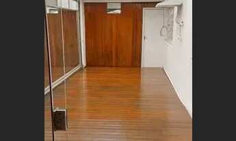 Imagem 2: Sobrado comercial disponível para locação e bem localizado