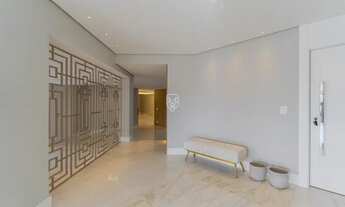 Imagem 2: Apartamento, Reformado, Água Verde, 05 Dormitórios, 04 Vagas, Curitiba