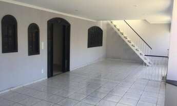 Imagem 6: Alugo linda casa gigante. Peço deposito de 3 meses o valor do aluguel