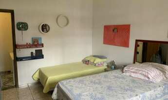 Imagem 3: Casa com amplos cômodos em grande terreno