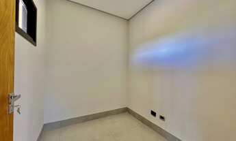 Imagem 5: Casa Térrea com Fachada Imponente com Pele de Vidro - 3 Suítes - Escritório