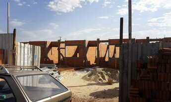 Imagem 6: Casas em construção no Florença, atrás da Univel, com edícula