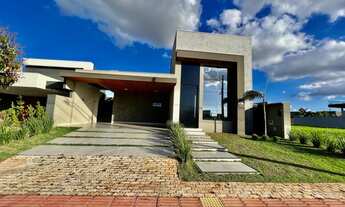 Imagem 2: Casa Térrea com Fachada Imponente com Pele de Vidro - 3 Suítes - Escritório