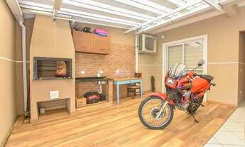 Imagem 7: Sobrado para venda possui 101 metros quadrados com 3 quartos em Cajuru - Curitiba - PR