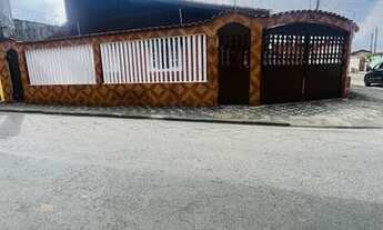 Imagem: Casa lote inteiro na primeira quadra com